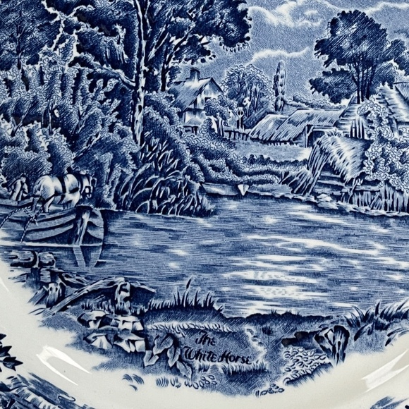 Blue & White porcelain serving platter, collectible plate, 10 3/4 in diam - Picture 9 of 10